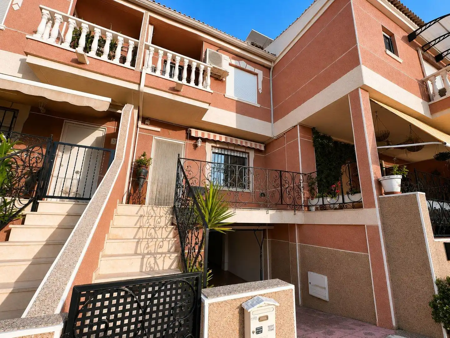 House with terrace for sale in Catral