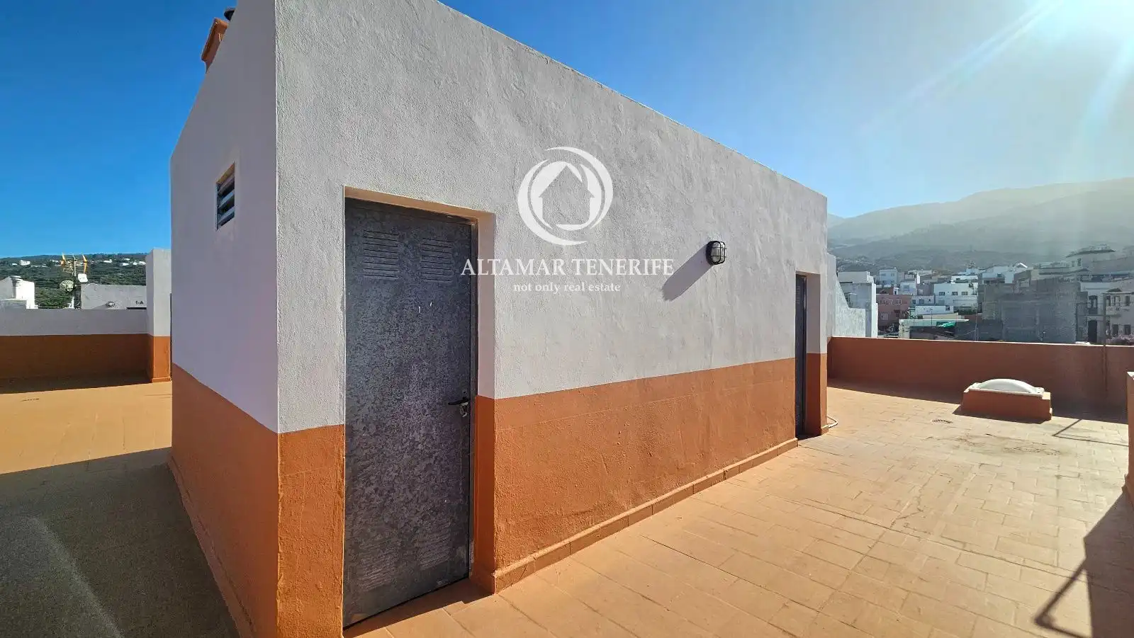 Vista exterior de Apartament en venda en Guía de Isora amb Traster i Moblat