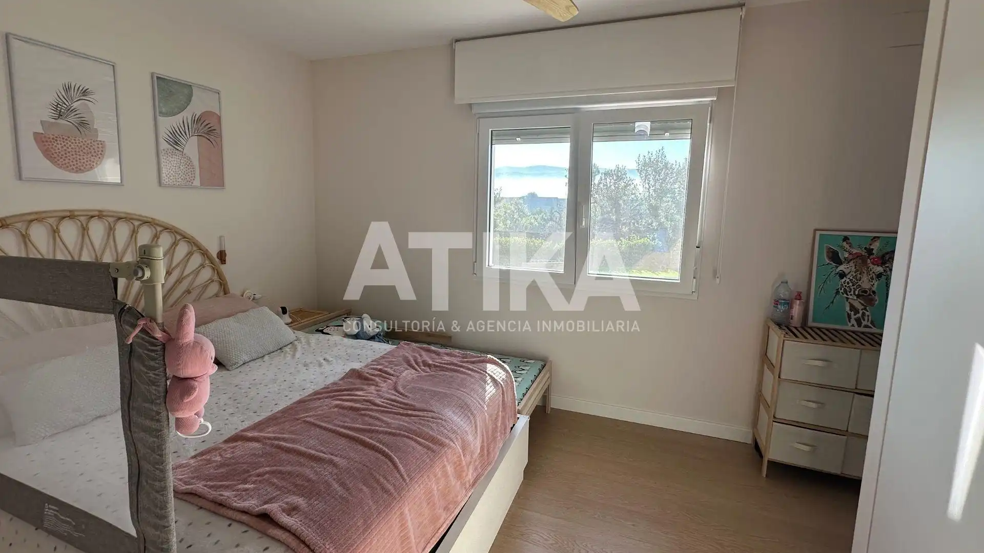 Bedroom of Houses for sale in Ontinyent  with Air Conditioner, Private garden and Parquet flooring