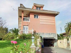 Exterior view of House or chalet for sale in Gijón   with Heating, Private garden and Parquet flooring