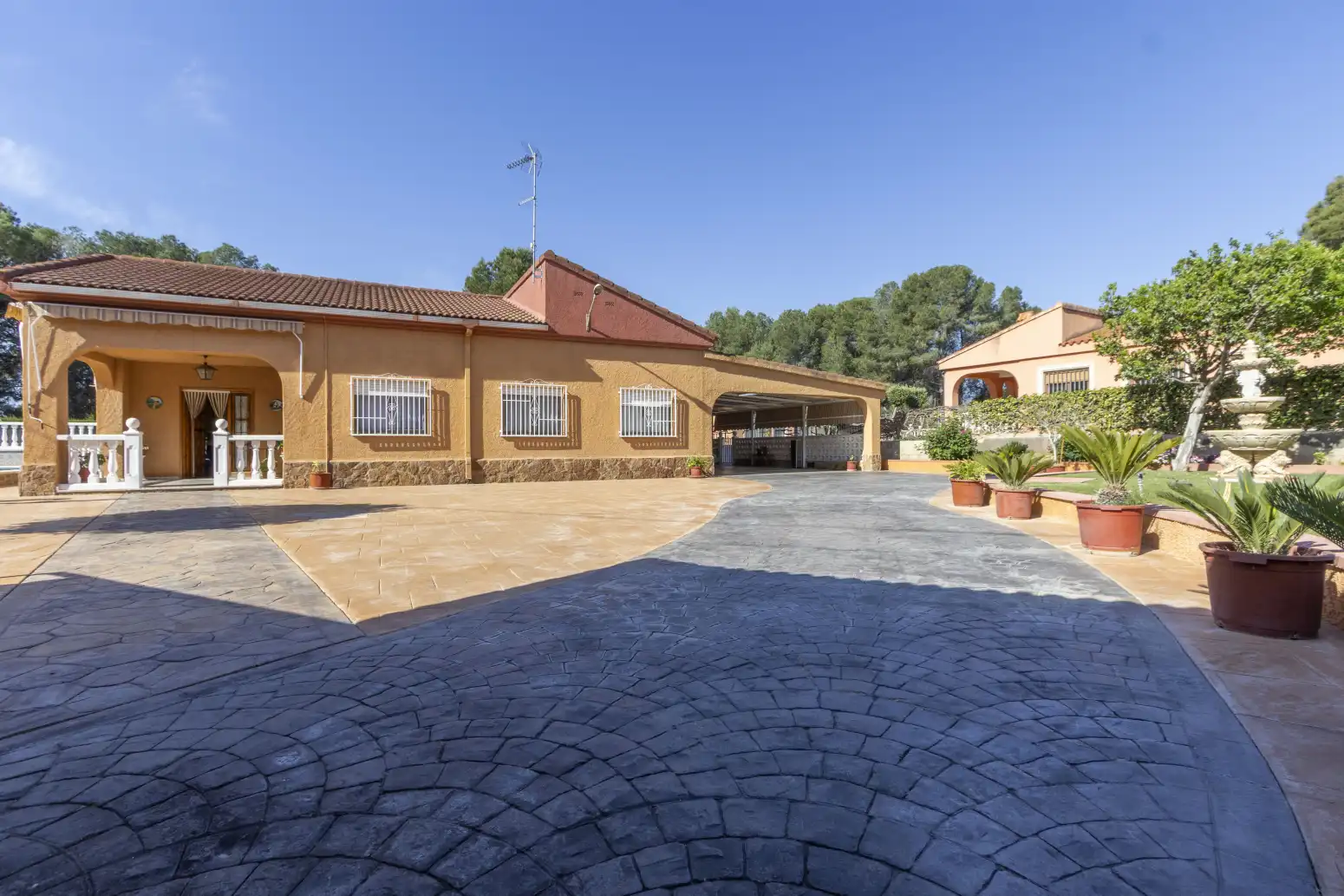 Vista exterior de Casa o chalet en venta en Llíria con Aire acondicionado, Jardín privado y Terraza