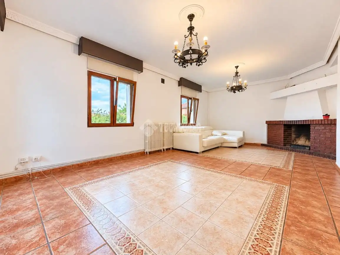 Sala de estar de Casa o chalet en venta en Camarma de Esteruelas, Madrid