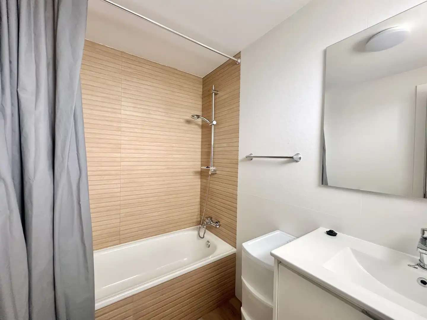 Baño de Dúplex en venta en Casares con Aire acondicionado, Terraza y Amueblado