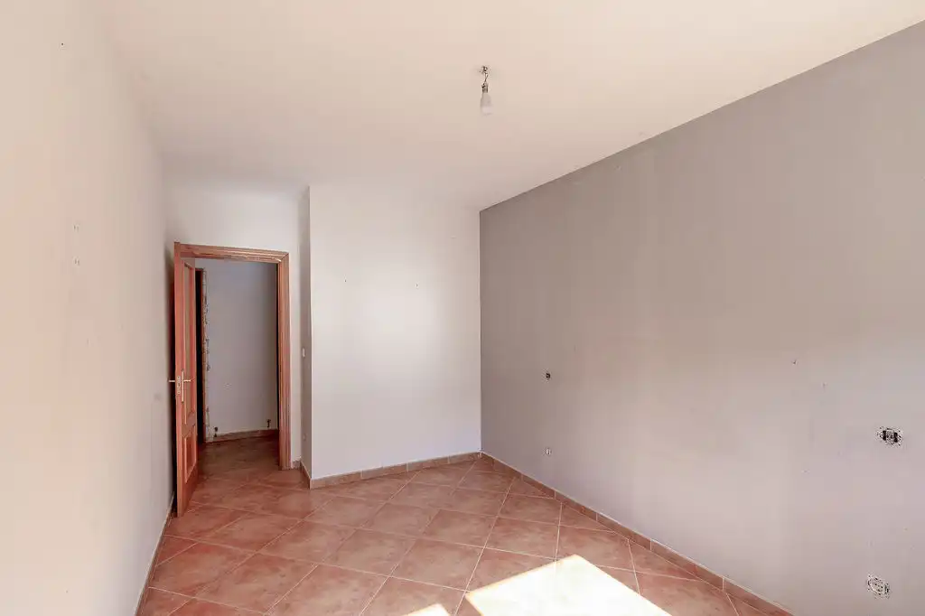 Casa aparellada amb piscina en venda a C/ Veguilla, imagen 18