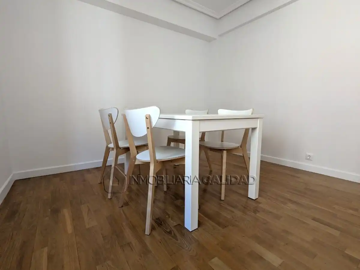 Comedor de Piso de alquiler en Burgos con Calefacción y Amueblado