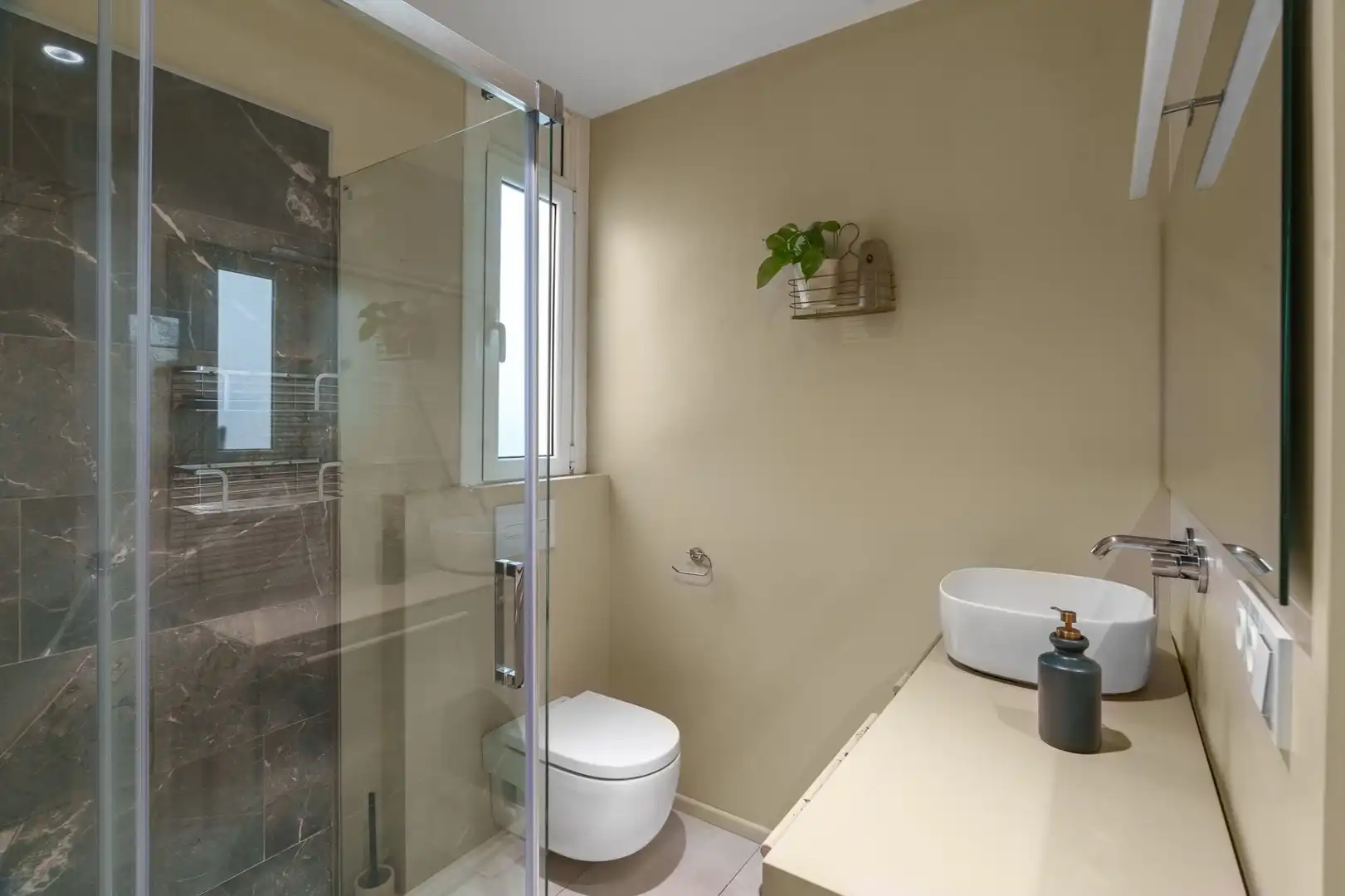 Bathroom of Flat for sale in Tolosa  with Air Conditioner, Heating and Terrace