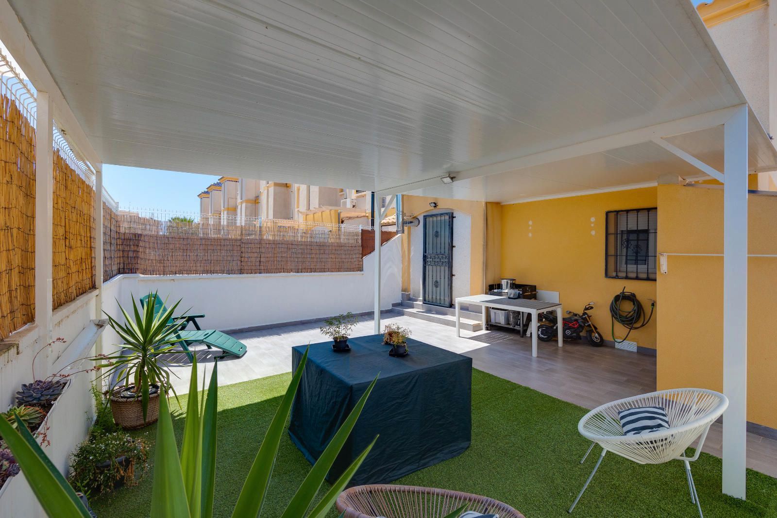 Terrace of Single-family semi-detached for sale in Guardamar del Segura  with Air Conditioner, Private garden and Terrace
