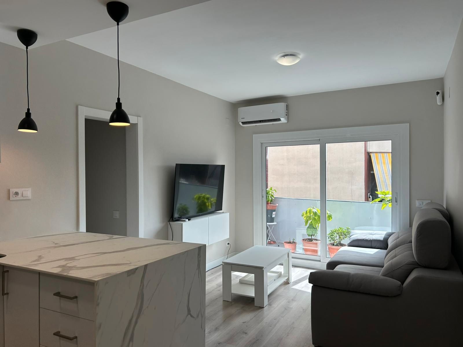 Wohnzimmer von Wohnung zum verkauf in Gavà mit Klimaanlage, Parkett und Ofen