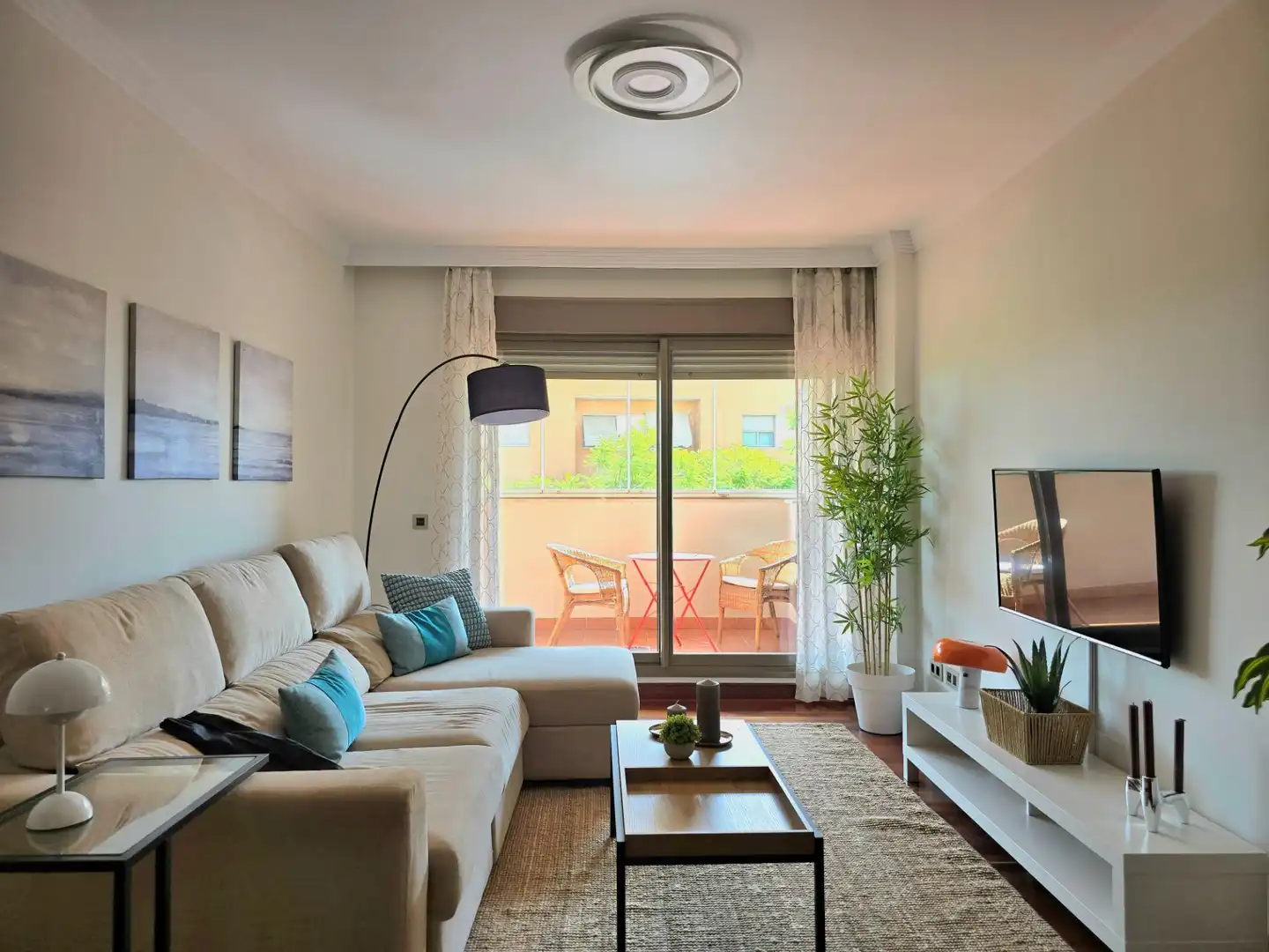 Sala de estar de Apartamento de alquiler en Torremolinos con Aire acondicionado, Calefacción y Jardín privado