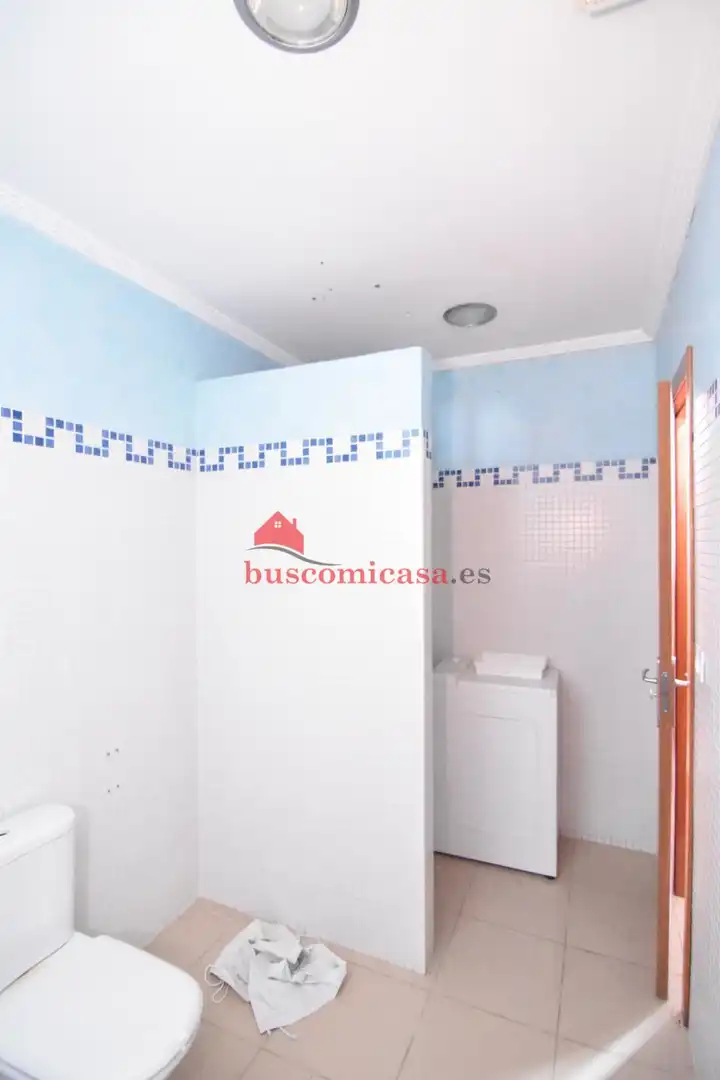 Bany de Local en venda en Linares amb Aire condicionat