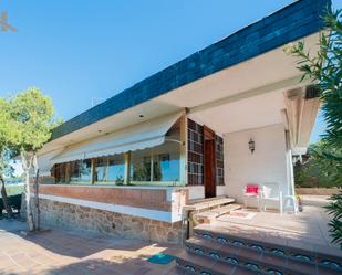 Vista exterior de Casa o xalet en venda en Boadilla del Monte amb Aire condicionat, Calefacció i Jardí privat