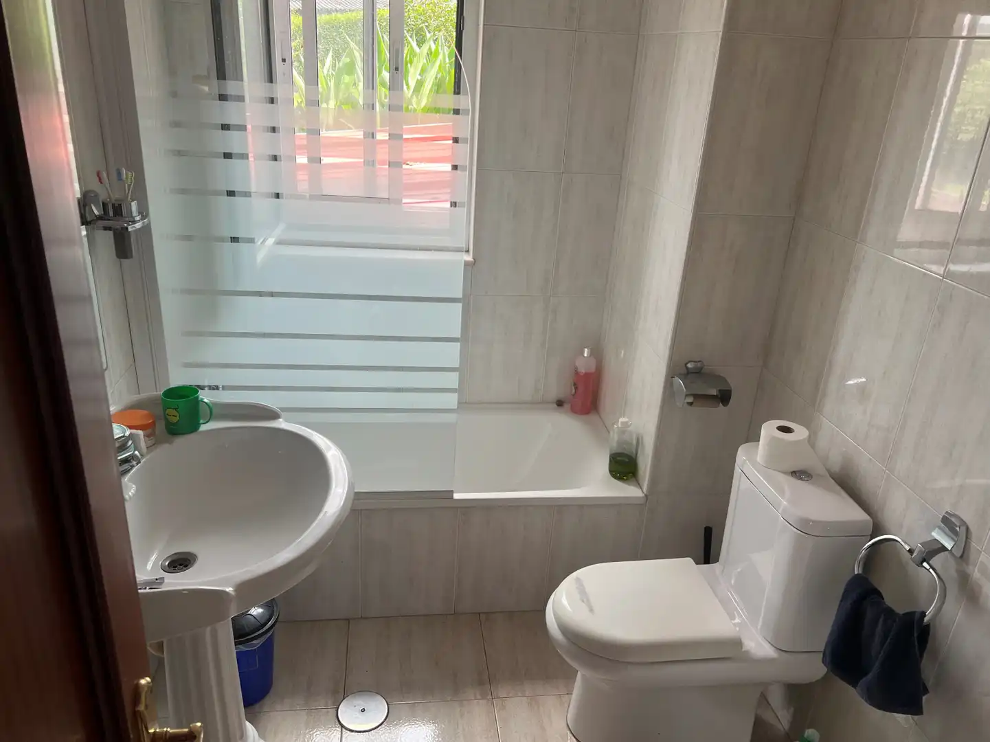 Bany de Casa o xalet en venda en Oviedo  amb Calefacció, Parquet i Terrassa