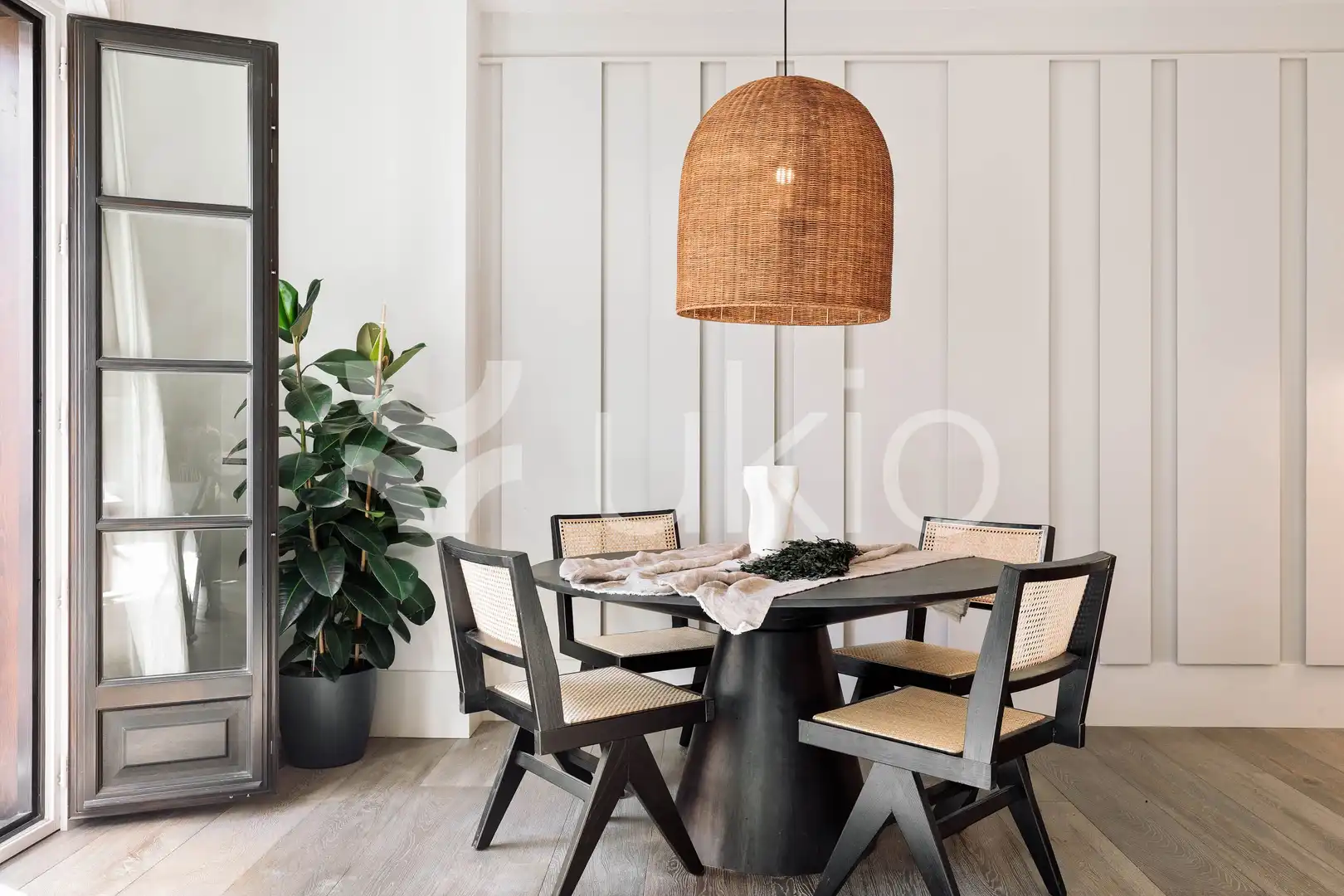 Comedor de Apartamento de alquiler en Barcelona con Aire acondicionado, Calefacción y Amueblado