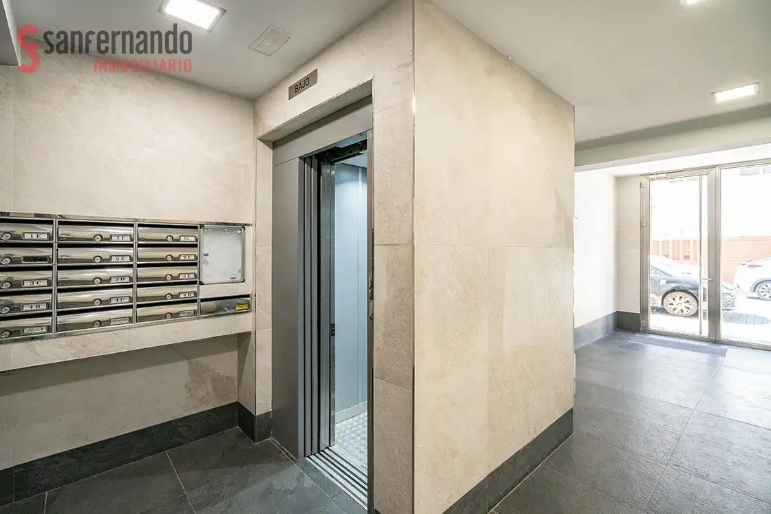 Piso con ascensor en venta en Calle Calle Agustín Riancho
