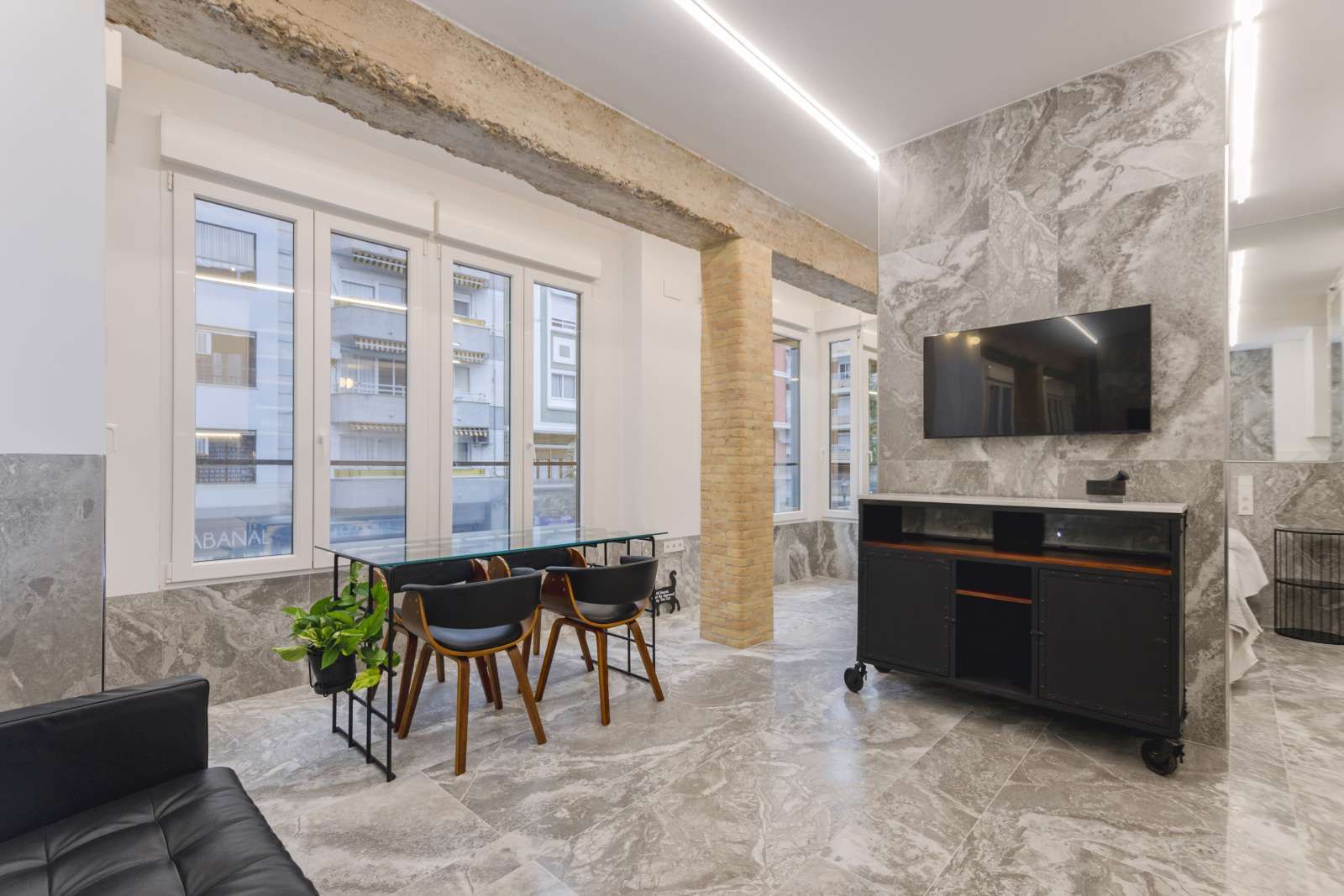 Study to share in  Valencia Capital  with Air Conditioner, Heating and Terrace