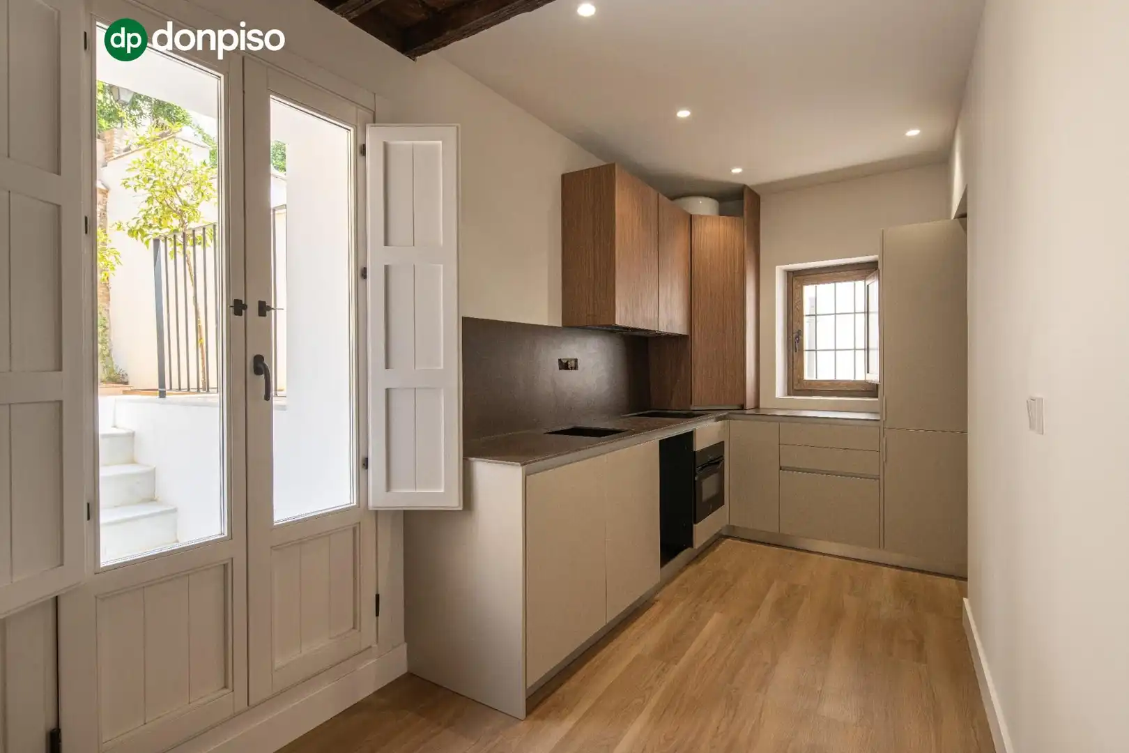 Kitchen of Flat for sale in Granada  with Air Conditioner