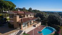 Vista exterior de Casa o xalet en venda en Sant Vicenç de Montalt amb Aire condicionat, Calefacció i Jardí privat