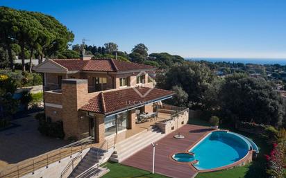 Vista exterior de Casa o xalet en venda en Sant Vicenç de Montalt amb Aire condicionat, Calefacció i Jardí privat