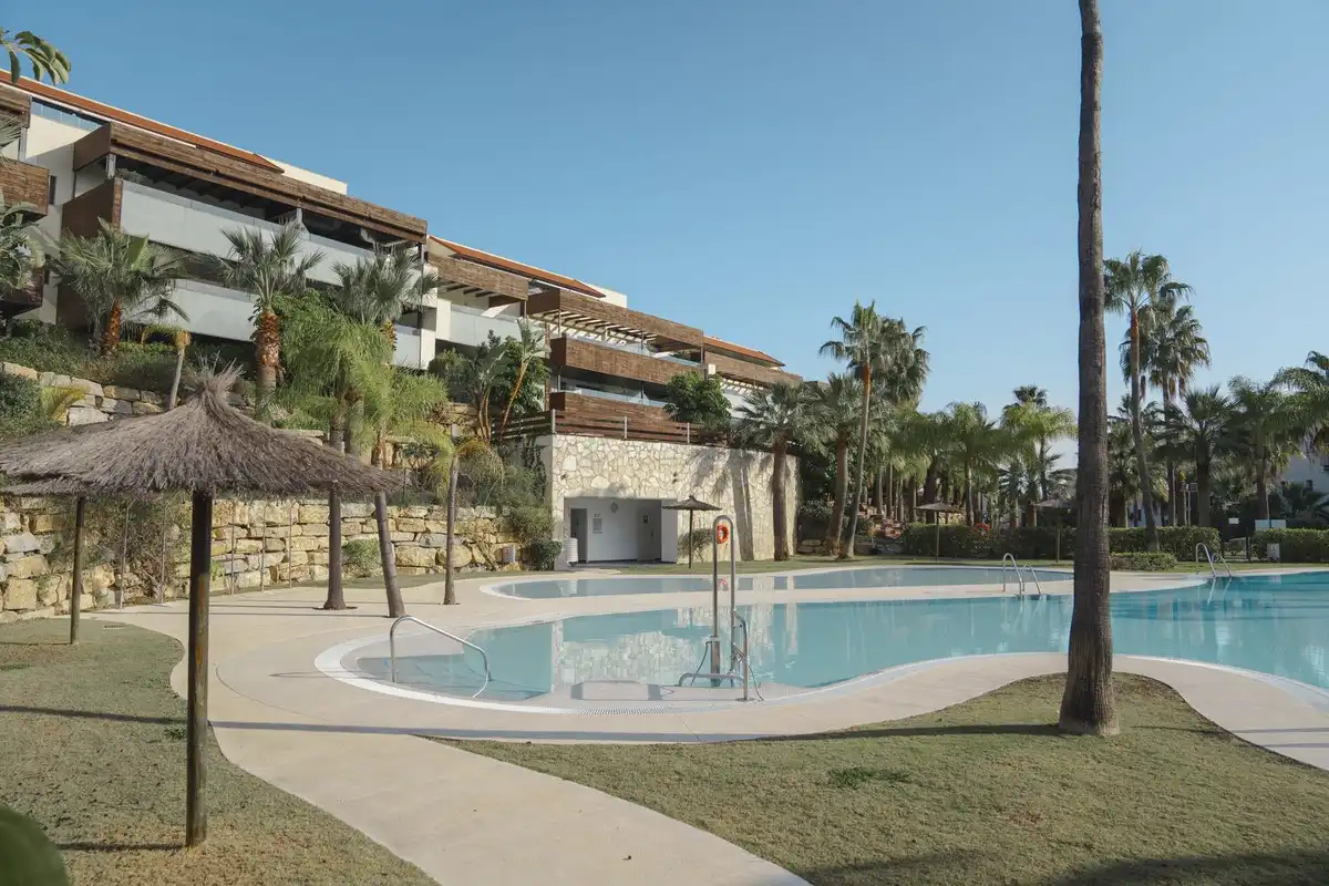 Apartment with pool for sale in Los Flamingos