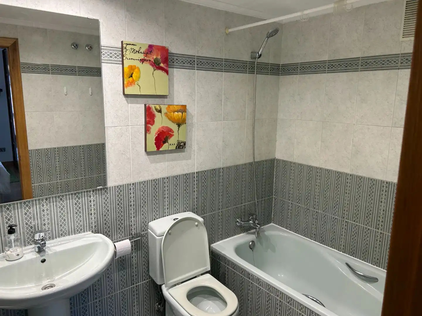 Badezimmer von Wohnung zur Miete in Oviedo 