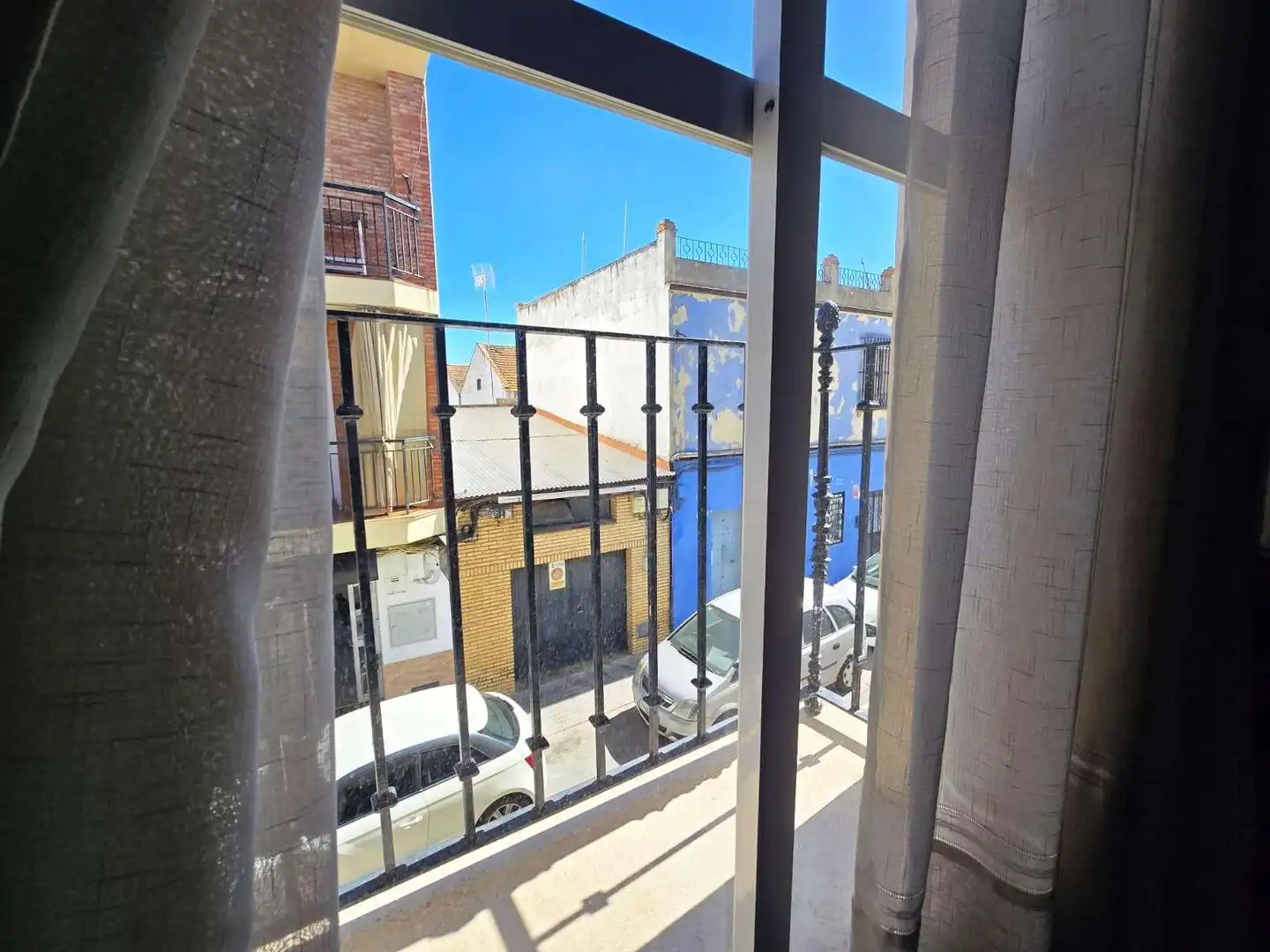 Vista exterior de Casa o xalet en venda en Castilleja de la Cuesta amb Aire condicionat, Terrassa i Balcó