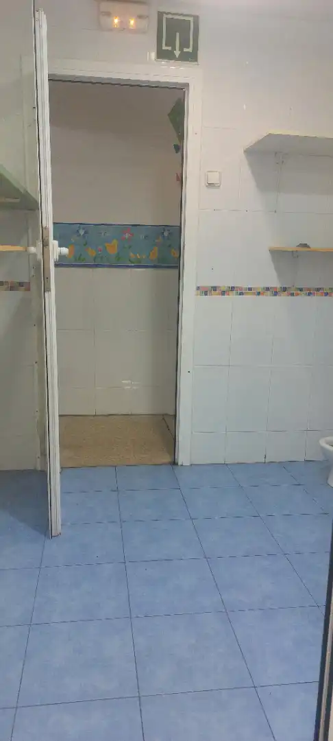 Badezimmer von Büro zur Miete in Badalona