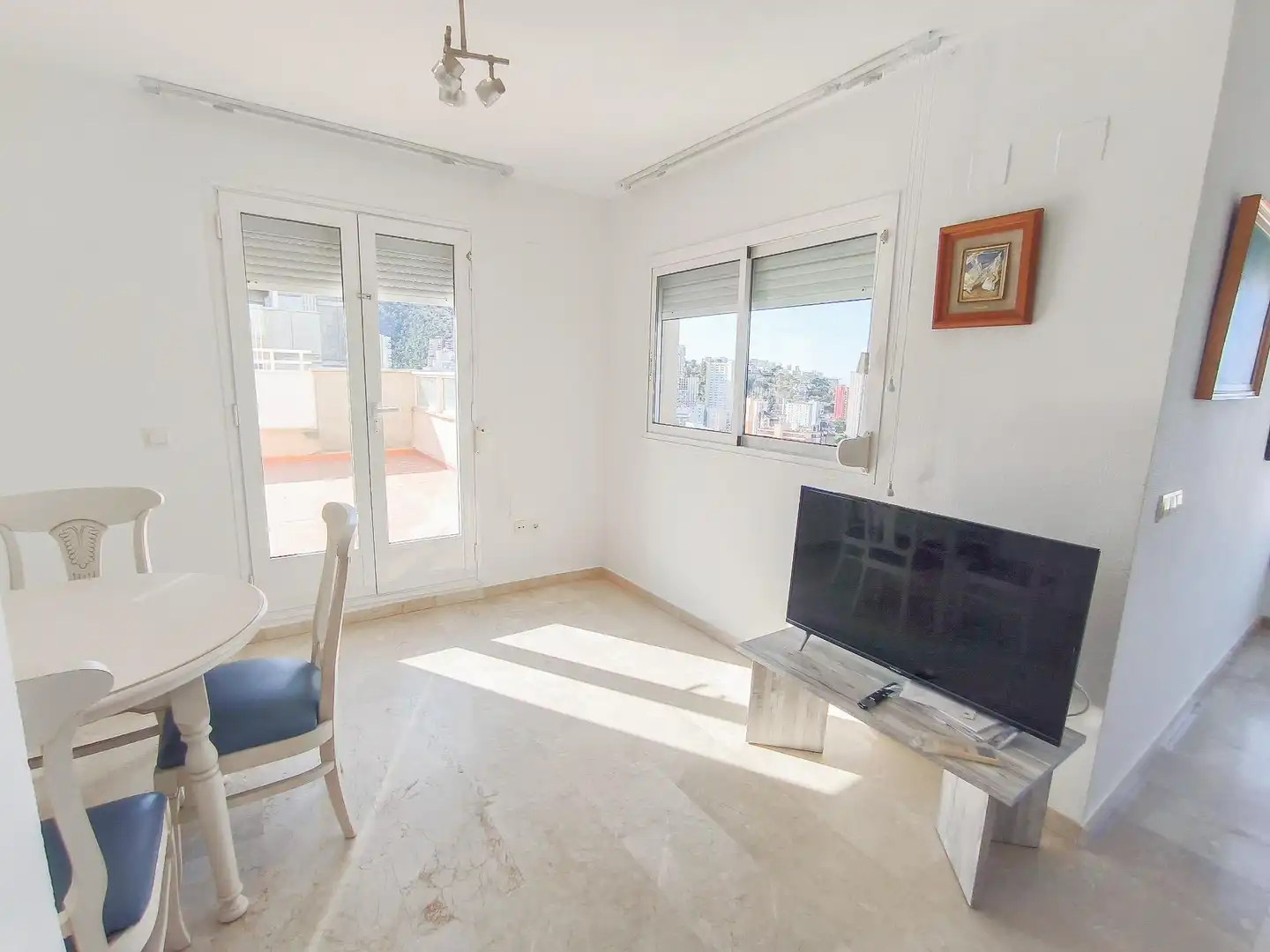 Sala d'estar de Dúplex en venda en Benidorm amb Aire condicionat, Calefacció i Jardí privat