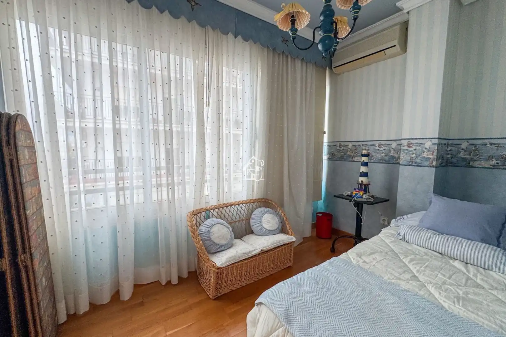 Habitación de Apartamento de alquiler en Torrevieja con Aire acondicionado, Amueblado y Horno