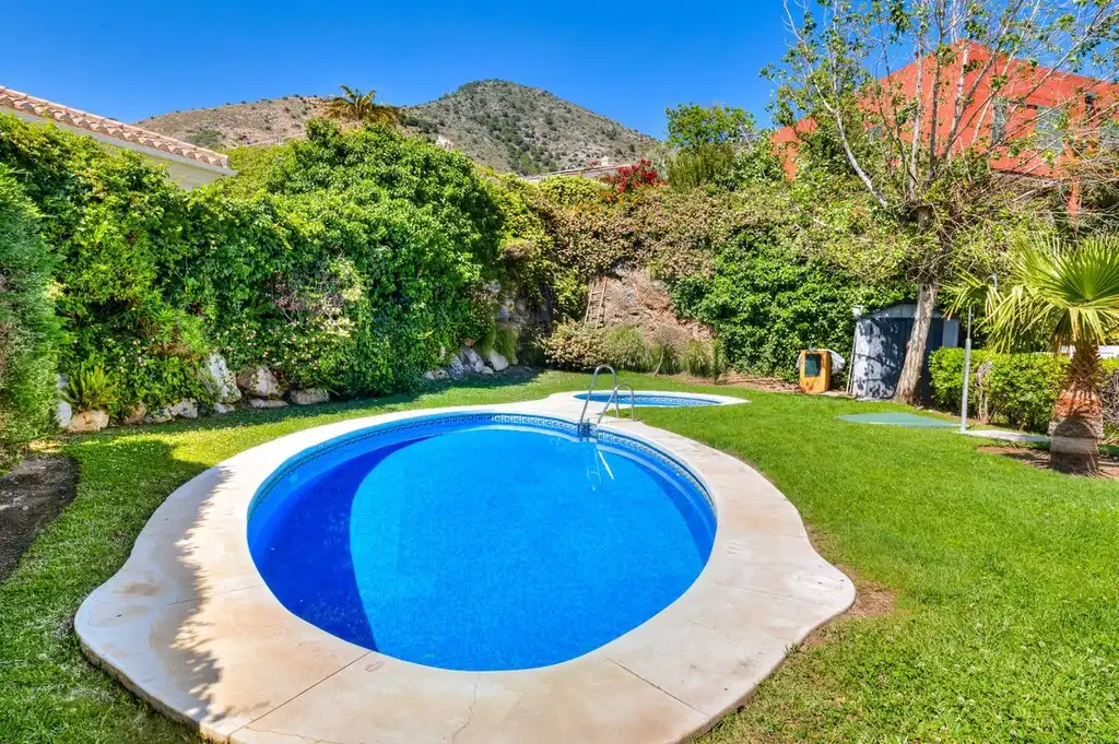 Piscina de Ático en venta en Benalmádena con Aire acondicionado, Terraza y Amueblado