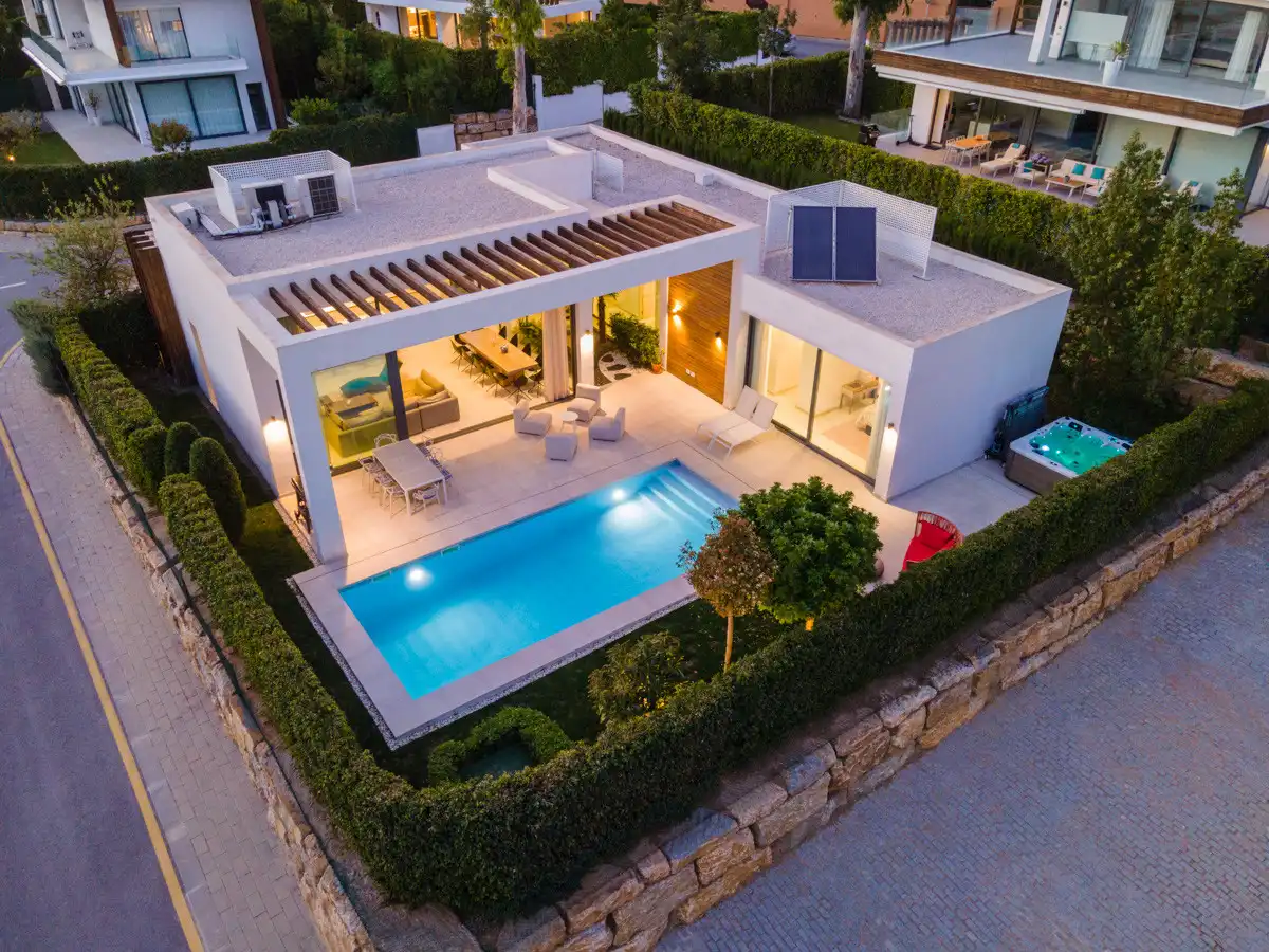 House with pool for sale in Marbella Centro