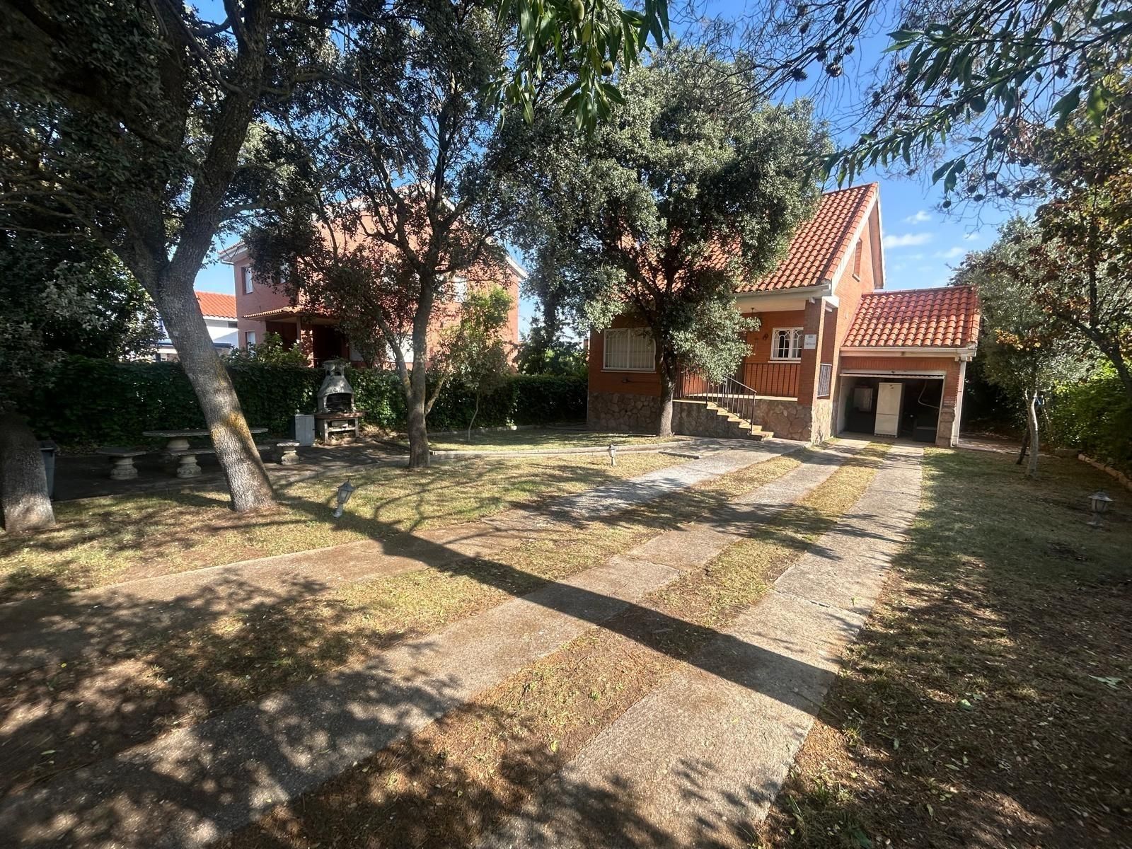 Jardí de Casa o xalet en venda en Pioz amb Calefacció i Piscina