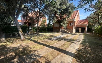 Jardí de Casa o xalet en venda en Pioz amb Calefacció i Piscina