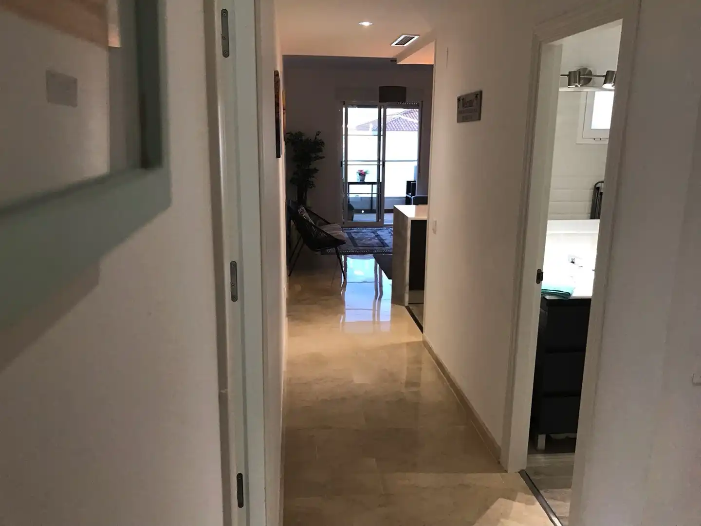 Wohnungen zum Verkauf in Manilva mit Klimaanlage, Terrasse und Abstellraum