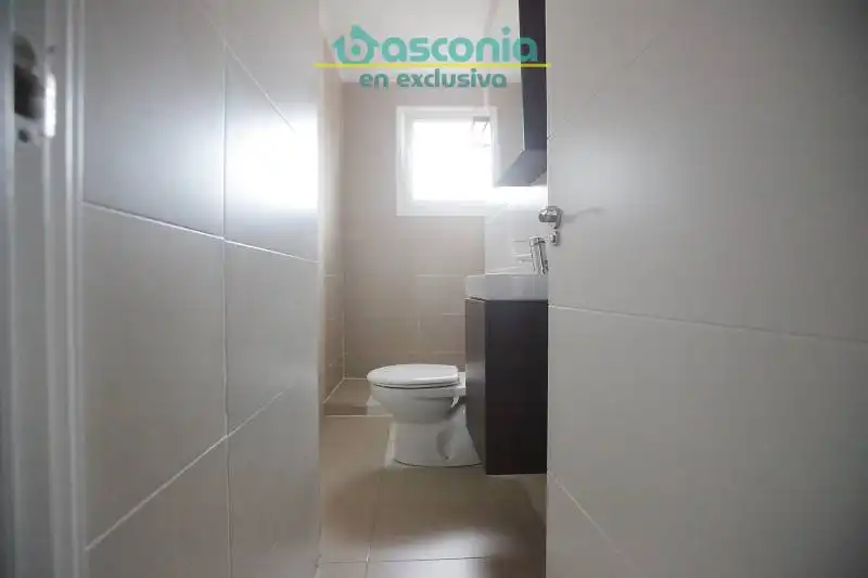 Bany de Pis en venda en Centro - Ariz - Uribarri