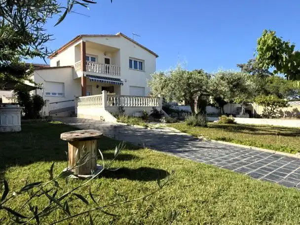 Vista exterior de Casa o xalet en venda en Vilanova i la Geltrú amb Calefacció i Terrassa