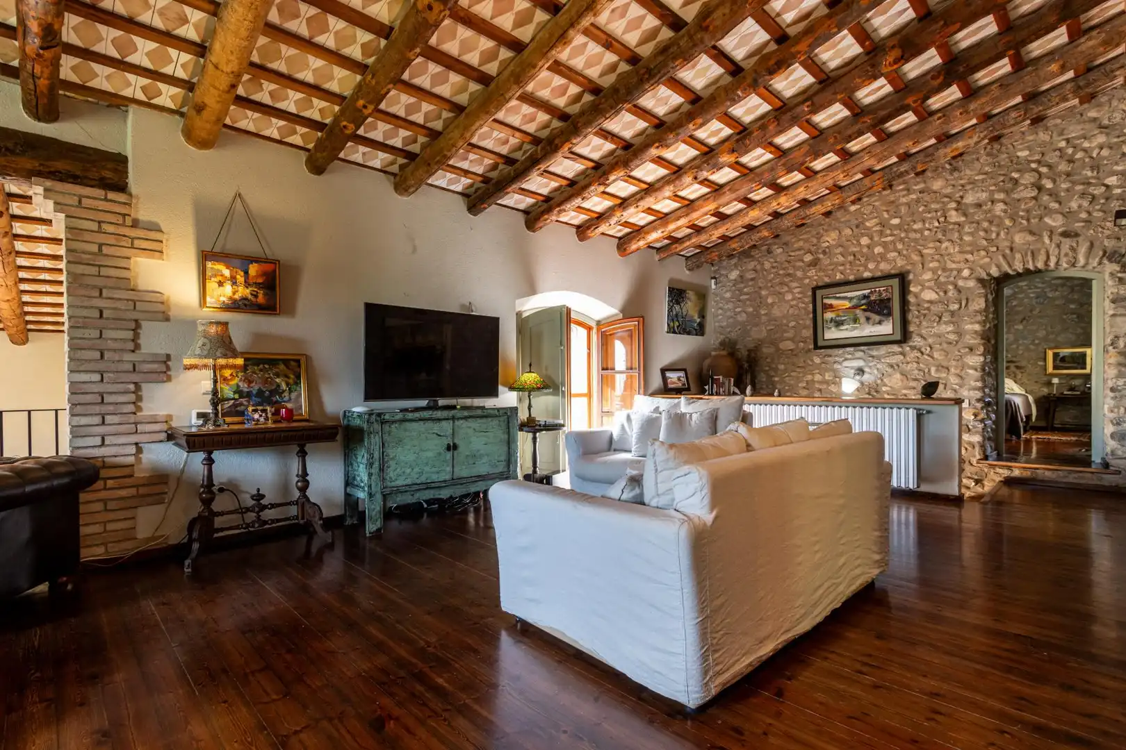 Sala d'estar de Finca rústica en venda en Esponellà amb Piscina i Moblat