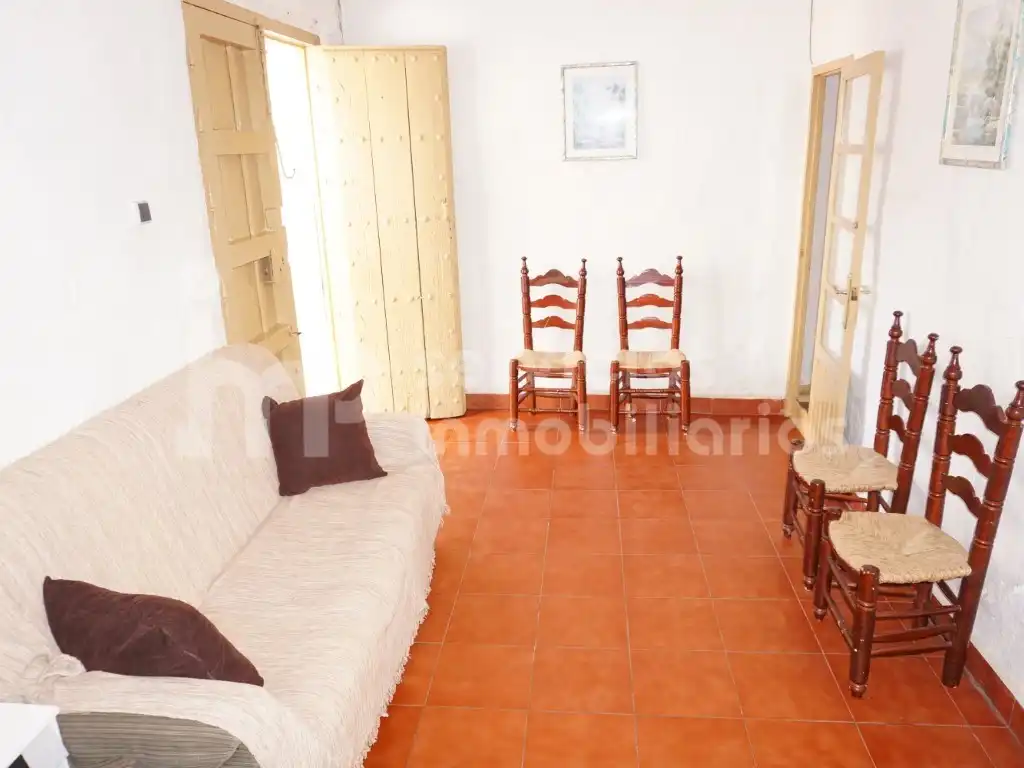 Sala de estar de Casa adosada en venta en Benamocarra con Jardín privado, Terraza y Amueblado