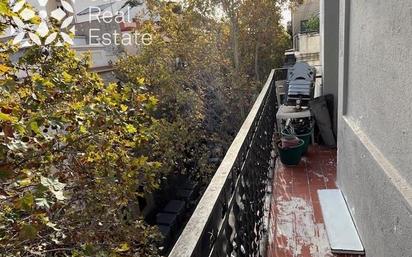 Exterior view of Flat for sale in  Barcelona Capital  with Balcony