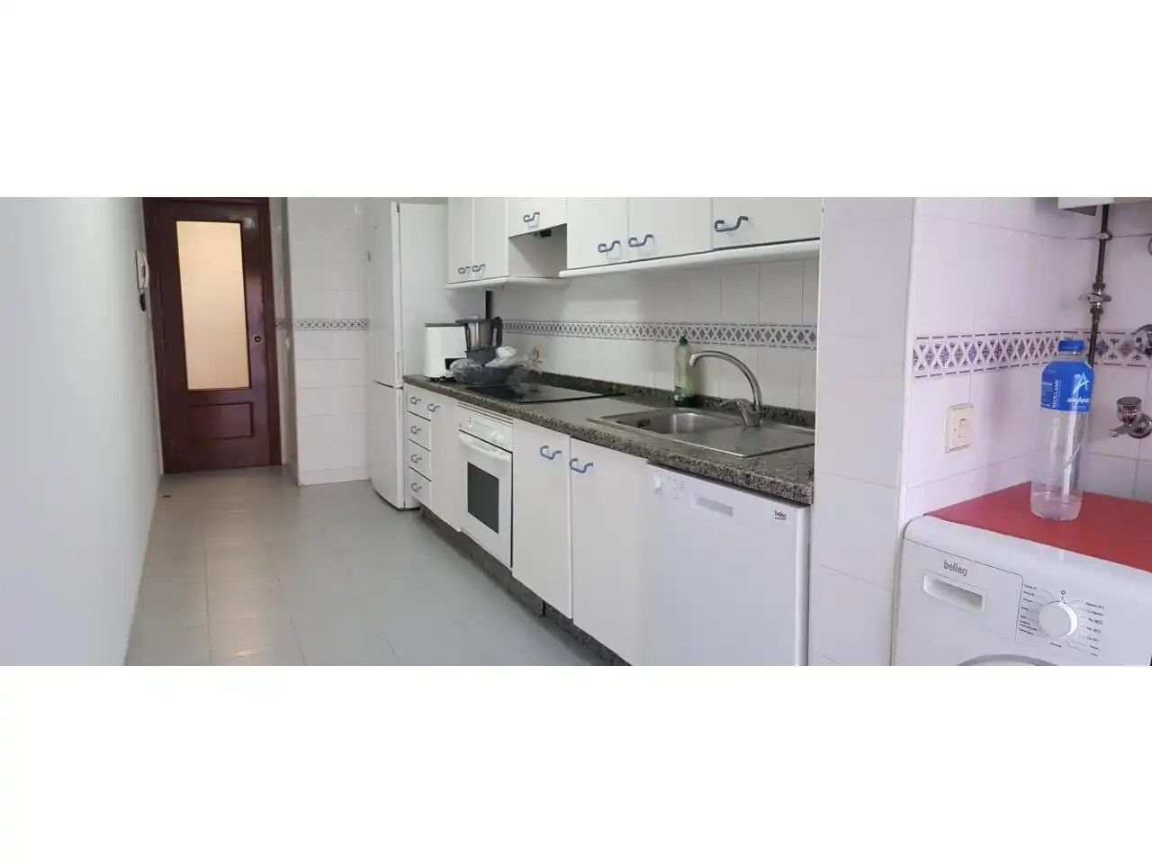 Cocina de Piso de alquiler en Sevilla con Aire acondicionado, Balcón y Piscina comunitaria