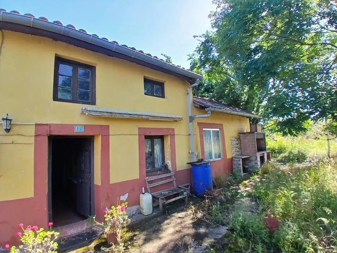 Vista exterior de Casa o xalet en venda en Torrelavega  amb Traster
