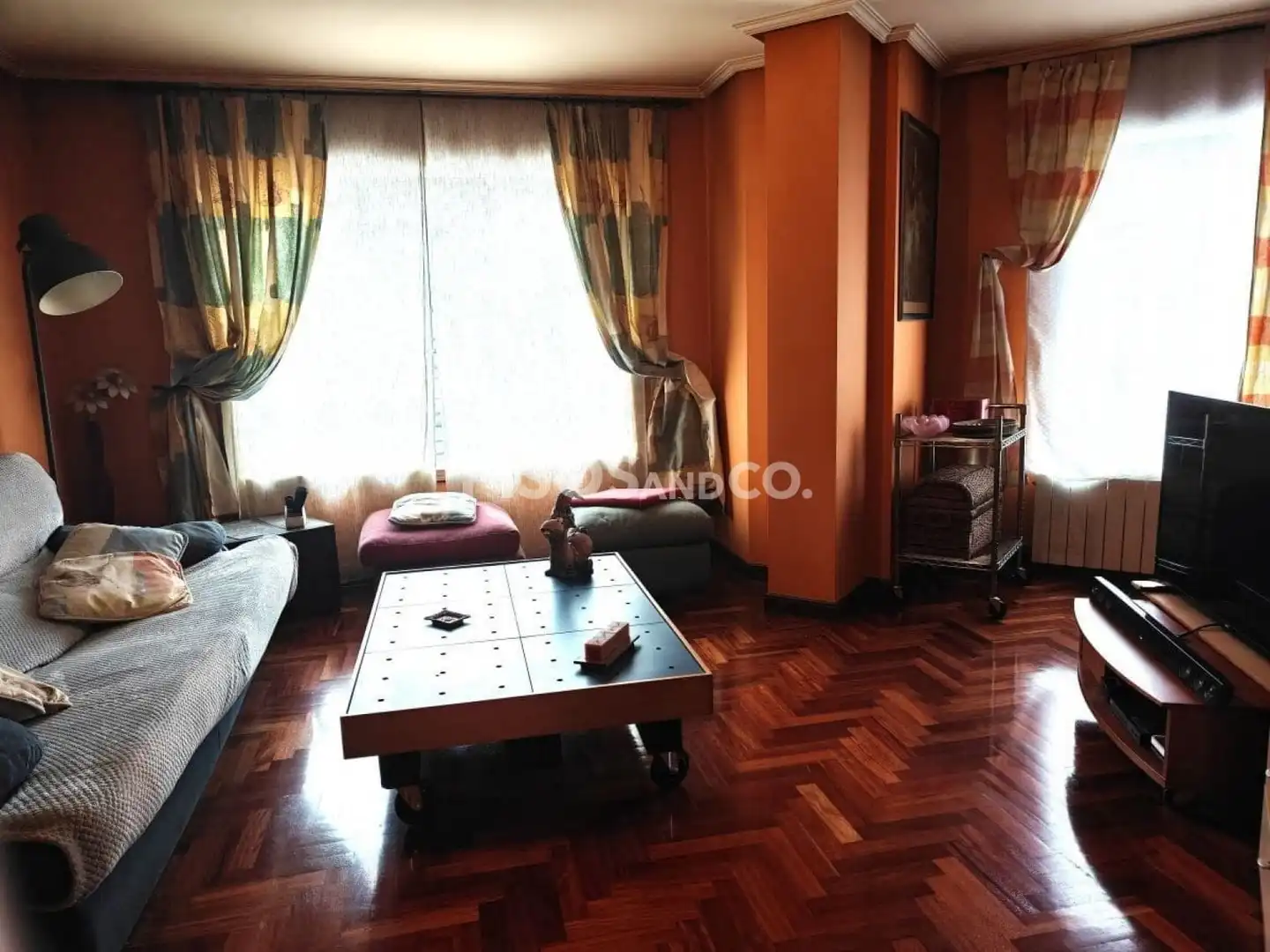 Sala d'estar de Pis en venda en A Coruña Capital  amb Calefacció, Traster i Moblat