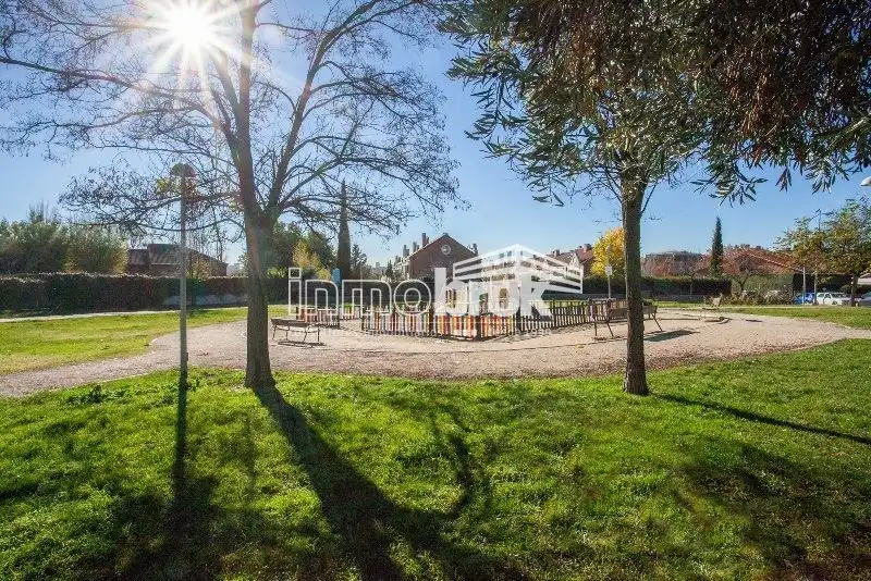 Exterior view of Garage for sale in La Moraleja