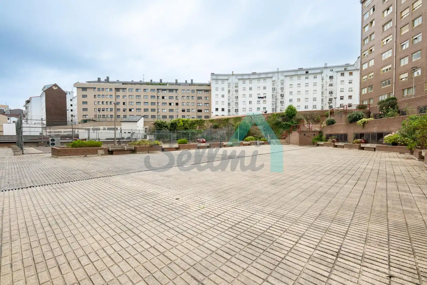 Vista exterior de Piso en venta en Oviedo  con Calefacción