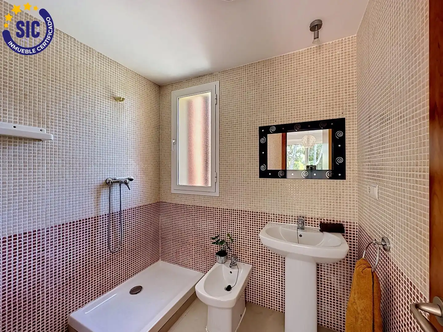 Baño de Casa adosada en venta en Serra con Jardín privado, Terraza y Piscina comunitaria