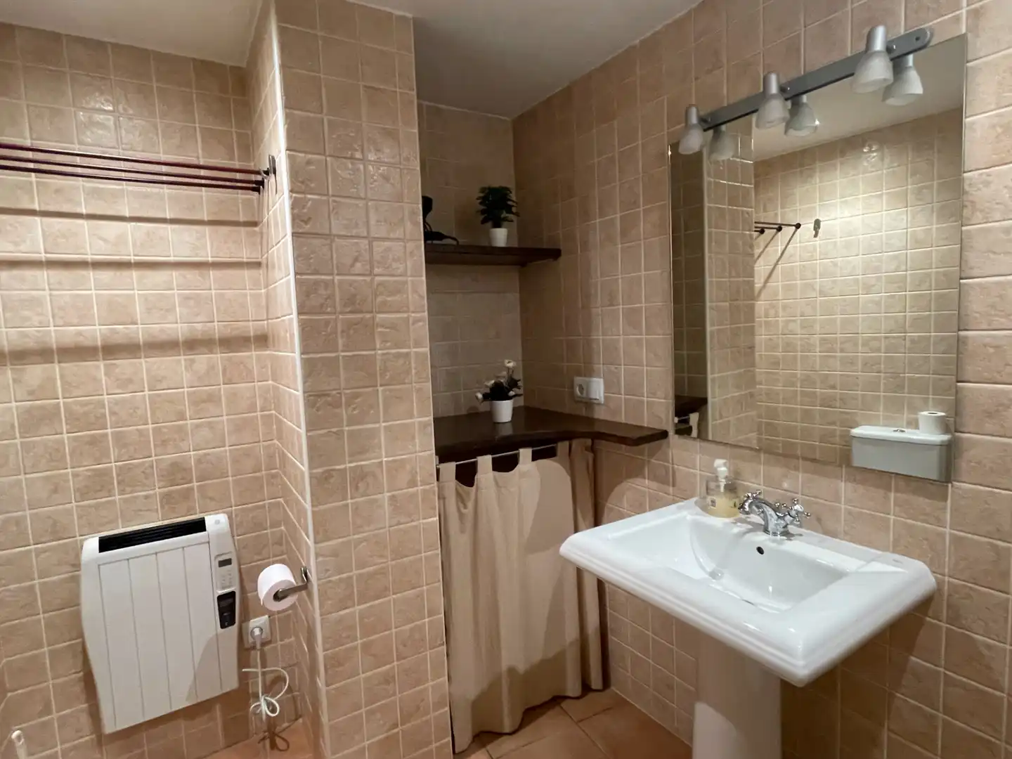 Badezimmer von Wohnungen zum Verkauf in Vall de Cardós mit Heizung, Parkett und Möbliert