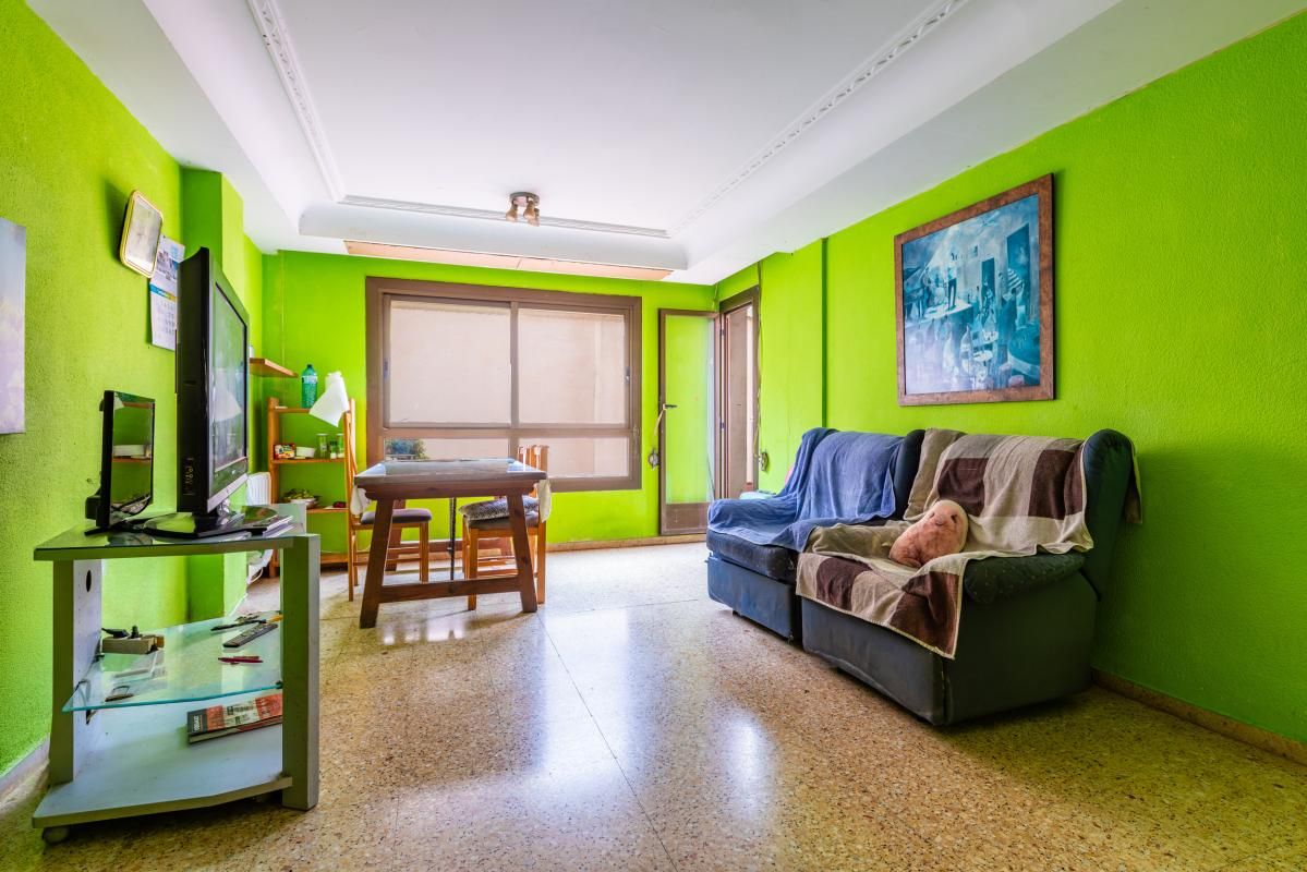 Sala d'estar de Pis en venda en Castellón de la Plana / Castelló de la Plana amb Calefacció, Terrassa i Balcó