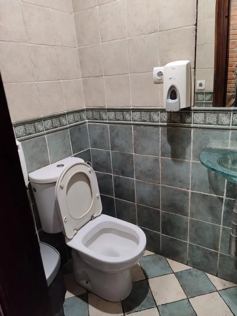 Baño de Local de alquiler en Cartes con Aire acondicionado y Amueblado