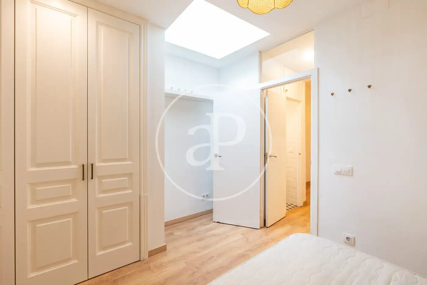 Schlafzimmer von Wohnung zum Verkauf in Barcelona mit Heizung, Möbliert und Balkon