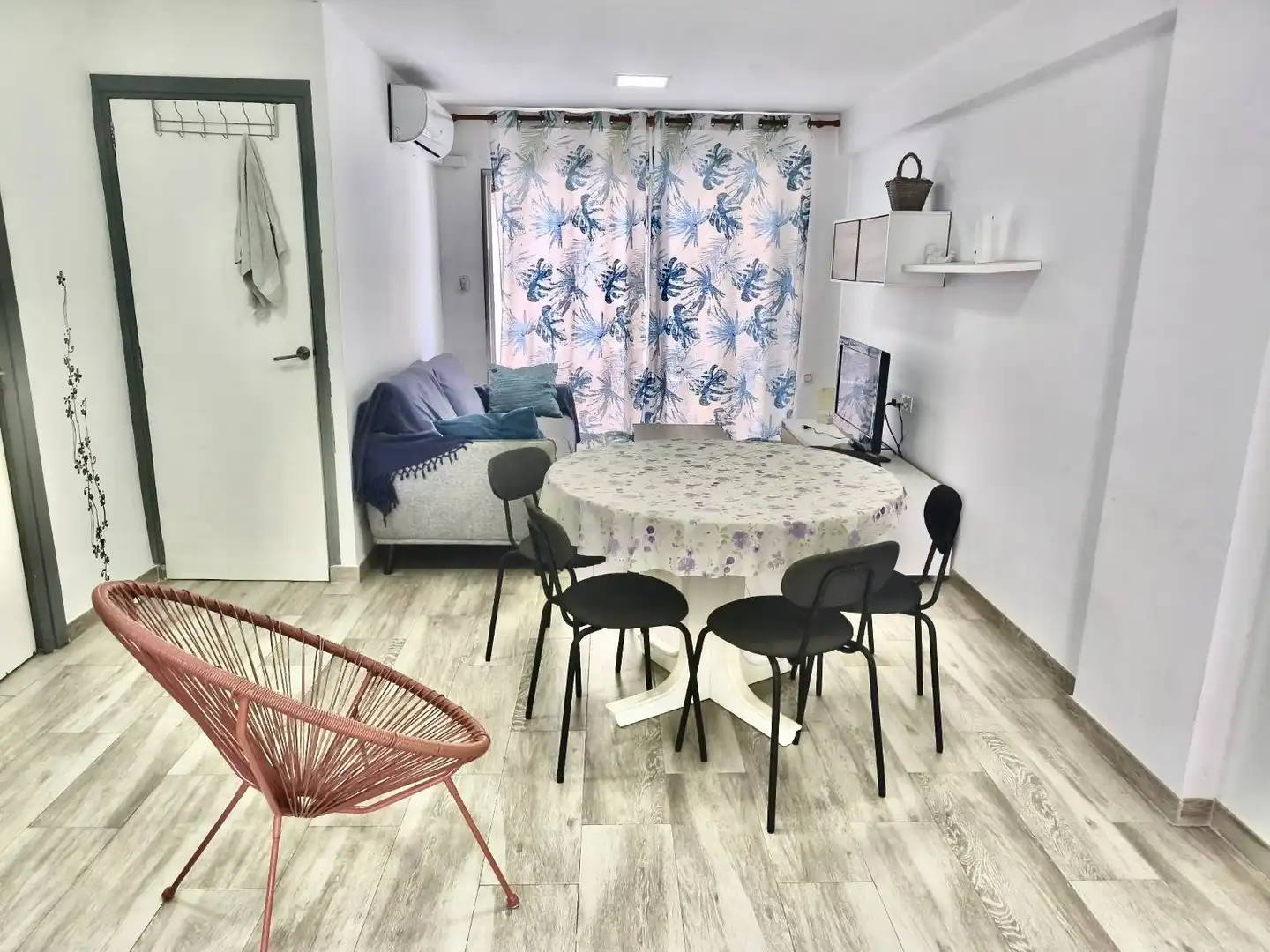 Apartament amb terrassa de lloguer a CONSTITUCIO DE LA, imagen 2