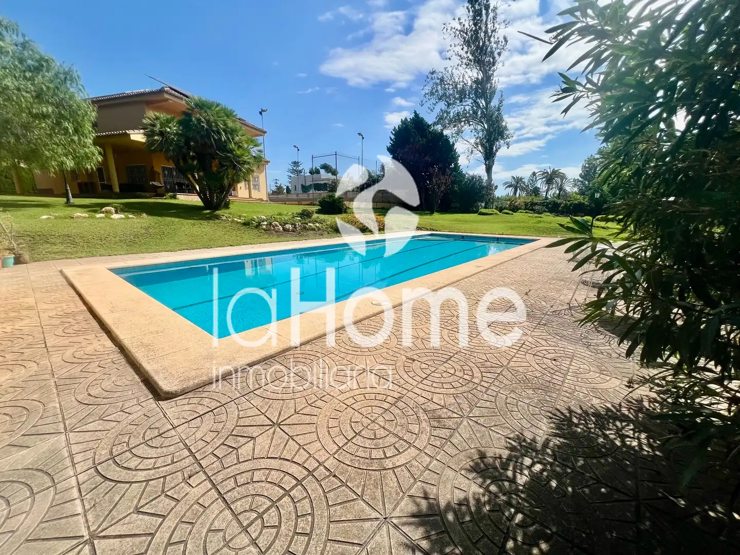 Piscina de Casa o chalet en venta en Paterna con Aire acondicionado, Calefacción y Jardín privado